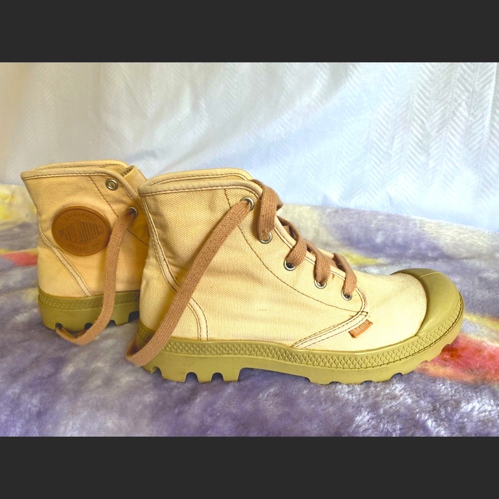 Palladium Pampa Hi Canvas Boots Pink US sz 6.5
